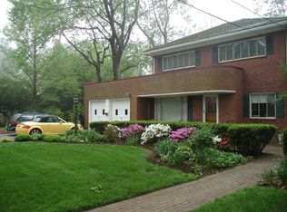 16 E Maple Rd, Greenlawn, NY 11740