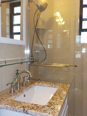 Rented by Zikos Realty Services | media 31