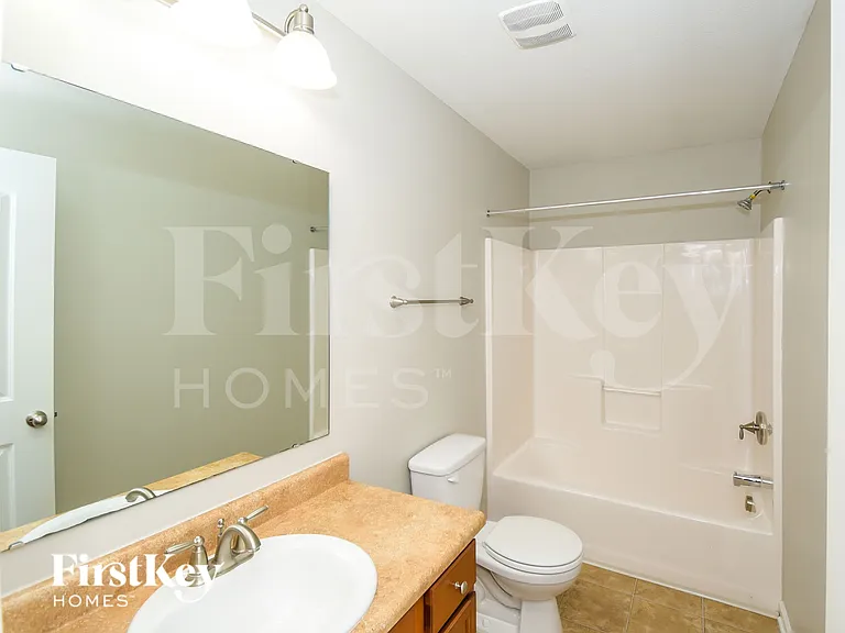 15490 Farmland Ct — Photo 17