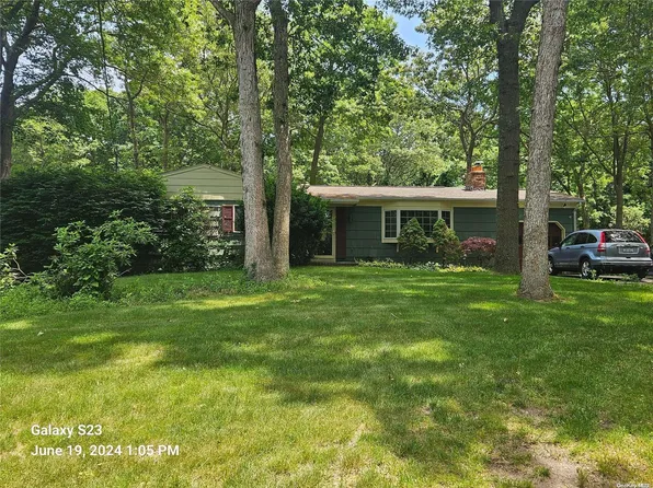 391 Hewlett Avenue, East Patchogue, NY 11772