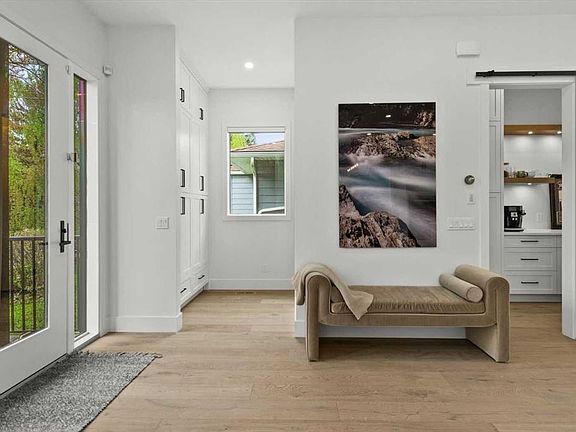 3rd image of 4407 E 17th St SW