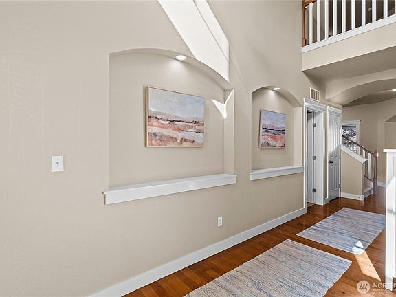 4th image of 4448 McKinley Street NE