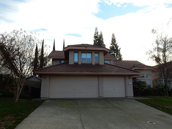 2nd image of 107 Pembury Way