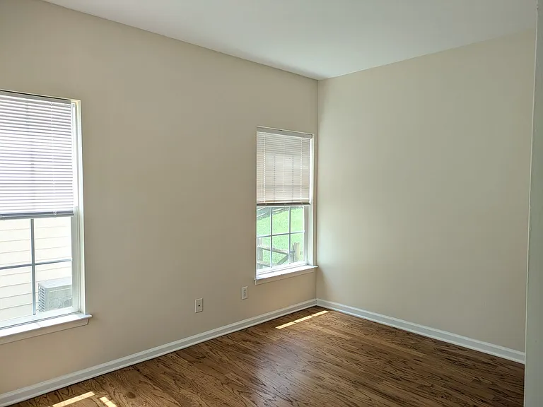 106 Autry Ave — Photo 2