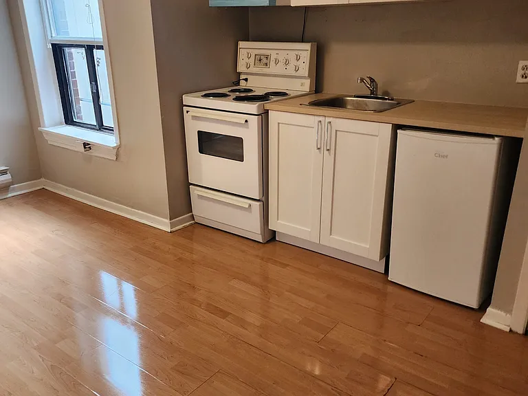 27 Hamilton St #202 — Photo 3