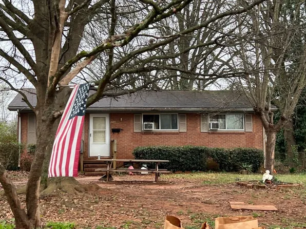 2427 Carrington Ct, Charlotte, NC 28208