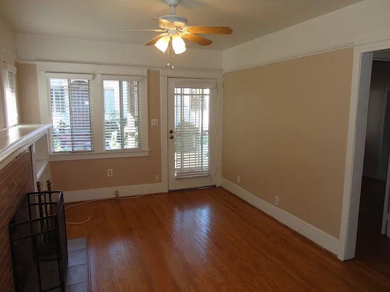 Two Bedroom One Bath Cottage with Hardwood Floors and Patio! Move in Special $1000 off 1st Month'... — Photo 4