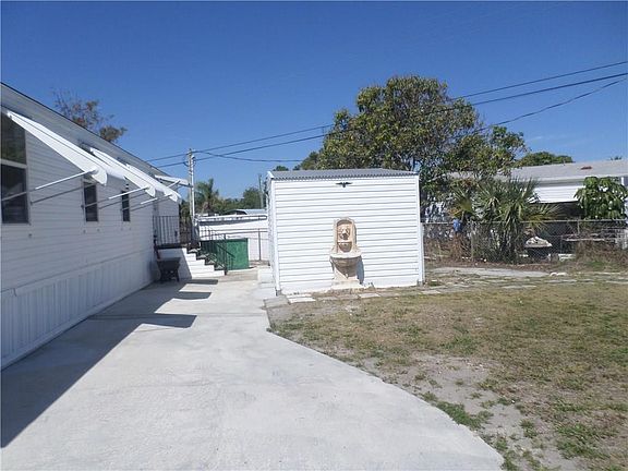 4th image of 7885 SE Fairchild St