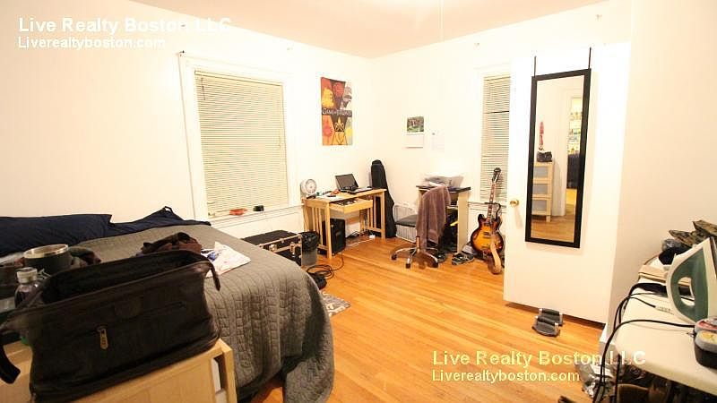 2nd image of 26 Verndale St