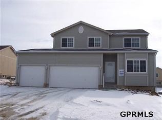 18059 Sun Ridge St, Omaha, NE 68136