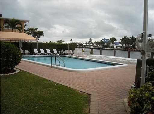 2nd image of 615 N Riverside Dr APT 206