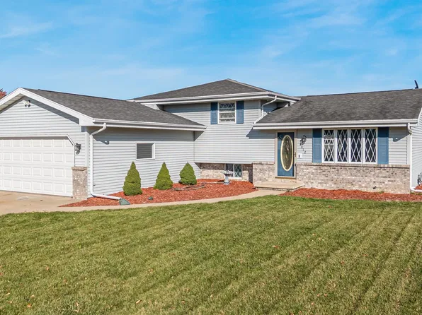 1812 Fieldcrest Dr, Kaukauna, WI 54130