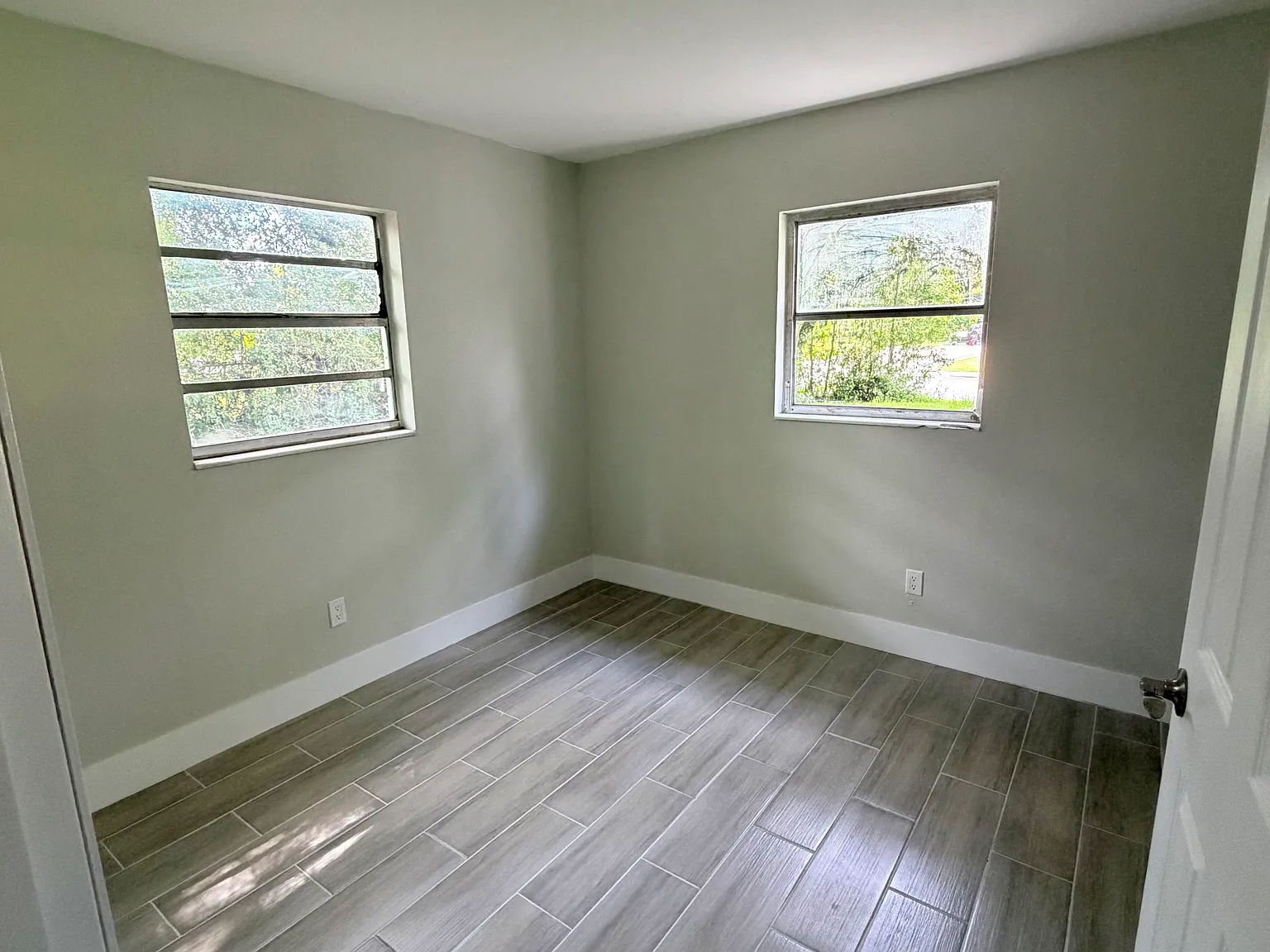 3 bed, 864 sqft, $1,650 — Photo 2