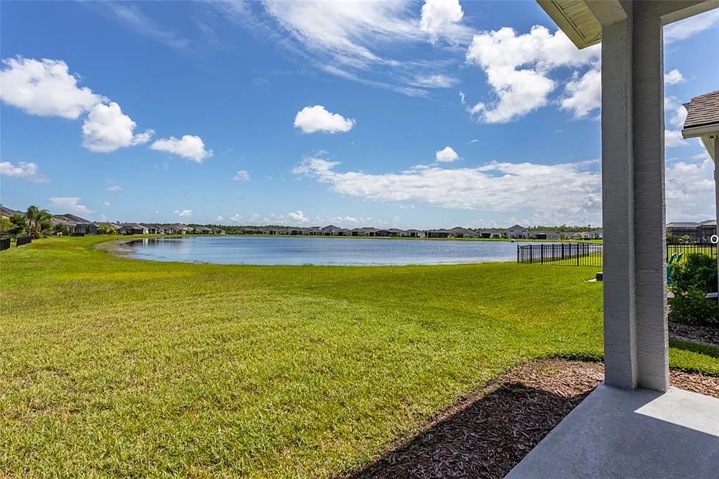 3 bed, 2.0 bath, 1952 sqft, $3,200 — Photo 4