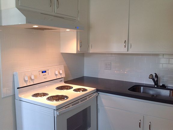 3rd image of 700 O St APT 33