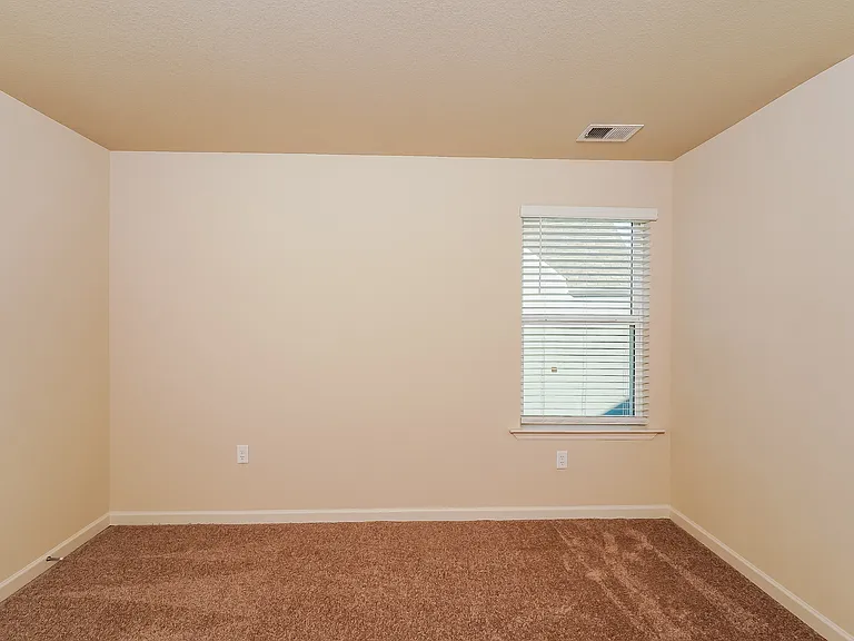 430 Clover Cir — Photo 12