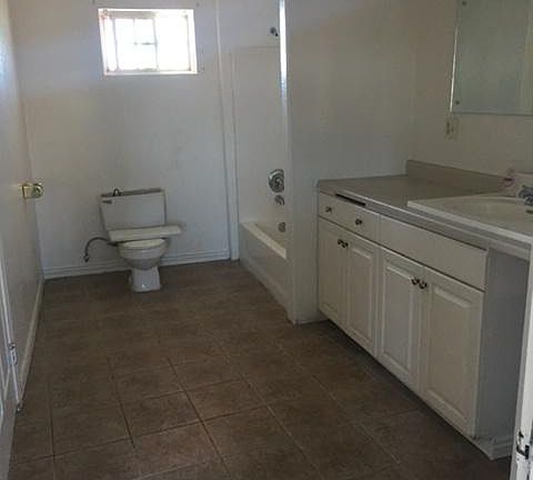 Large bathroom and shower in tub