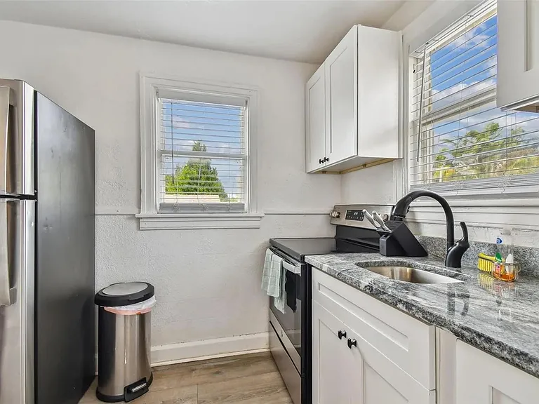 2355 Burlington Ave N #A — Photo 8