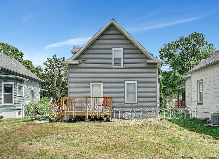 2503 S 8th St — Photo 4