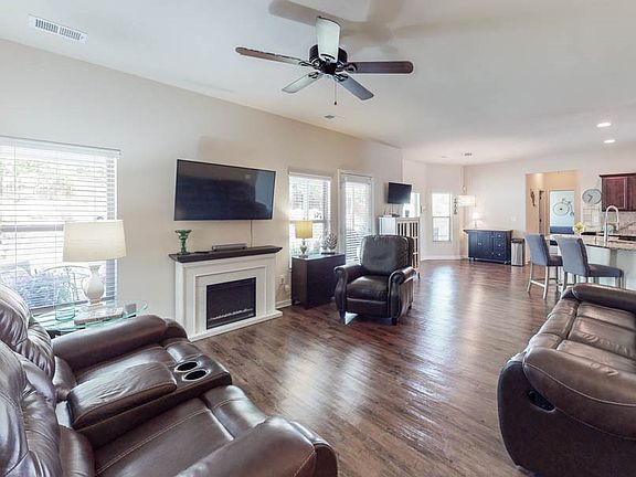 2nd image of 385 Fioli Cir