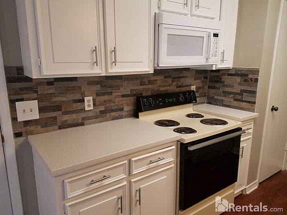 5th image of 1401 Sam Houston Dr