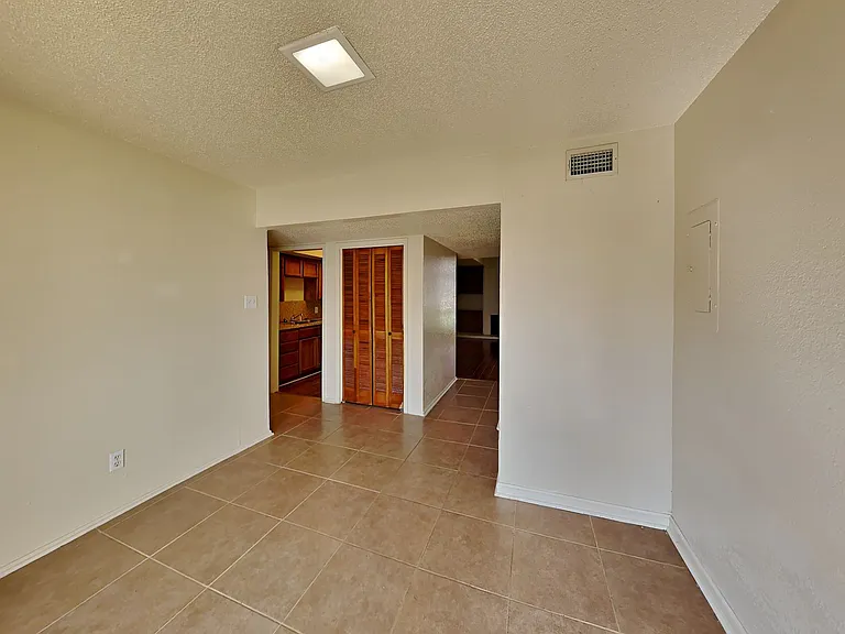 3413 W 5th St — Photo 6