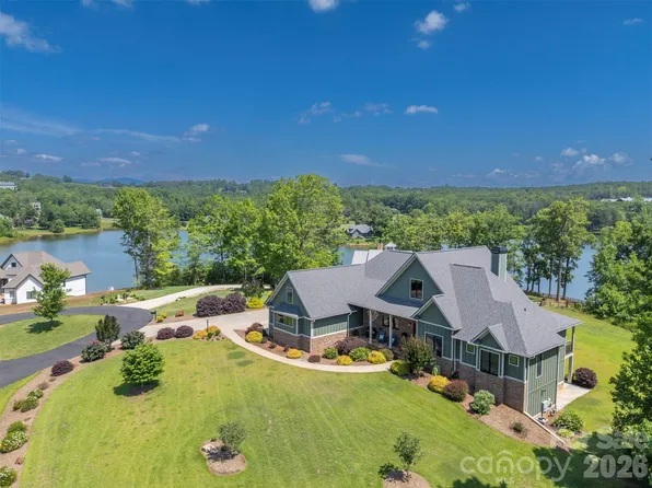 398 Mapleton Ln, Columbus, NC 28722