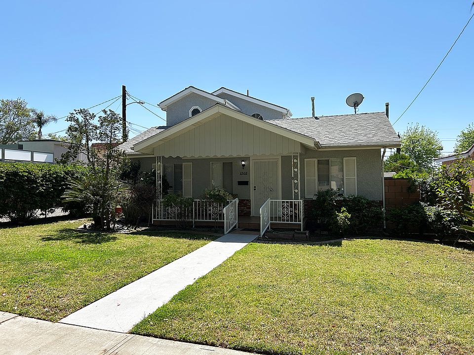 Front of house and yard.
