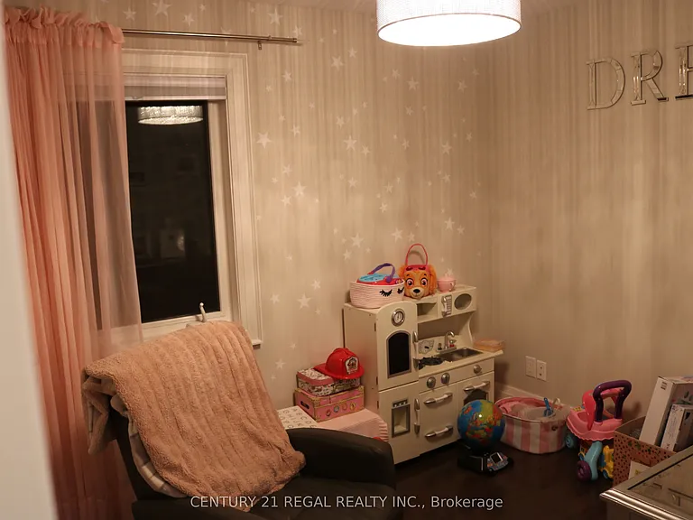 18 Rowse Cres — Photo 6
