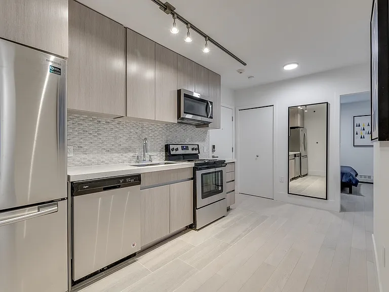 1425 Haro St #104 — Photo 11