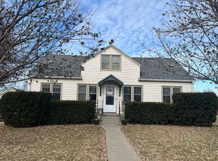 306 1st St, Linn, KS 66953