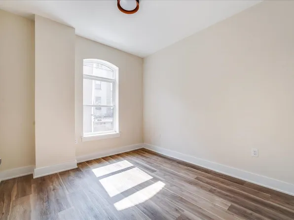 237 Washington Street image 9 of 34