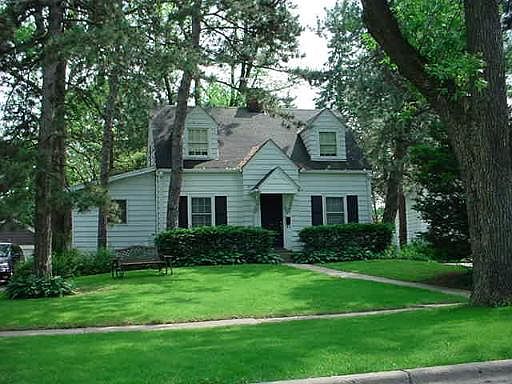 1st image of 724 E Illinois St