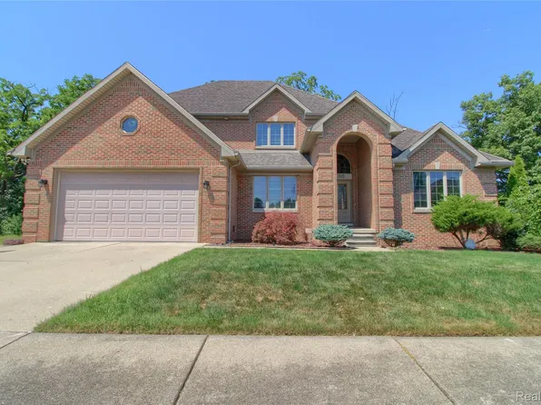4600 Dolores Dr, Trenton, MI 48183