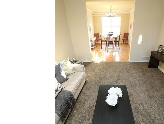 3rd image of 208 Oakwood Pl