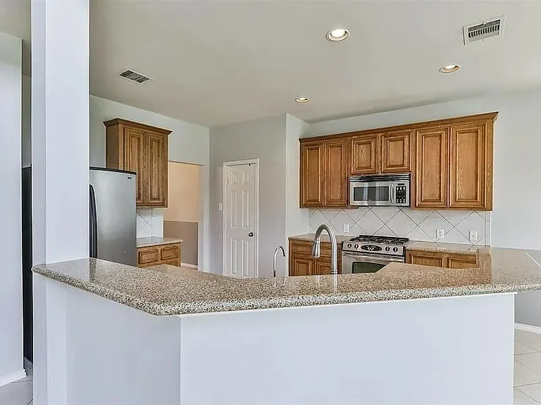 13002 Misty Bay Ln — Photo 6
