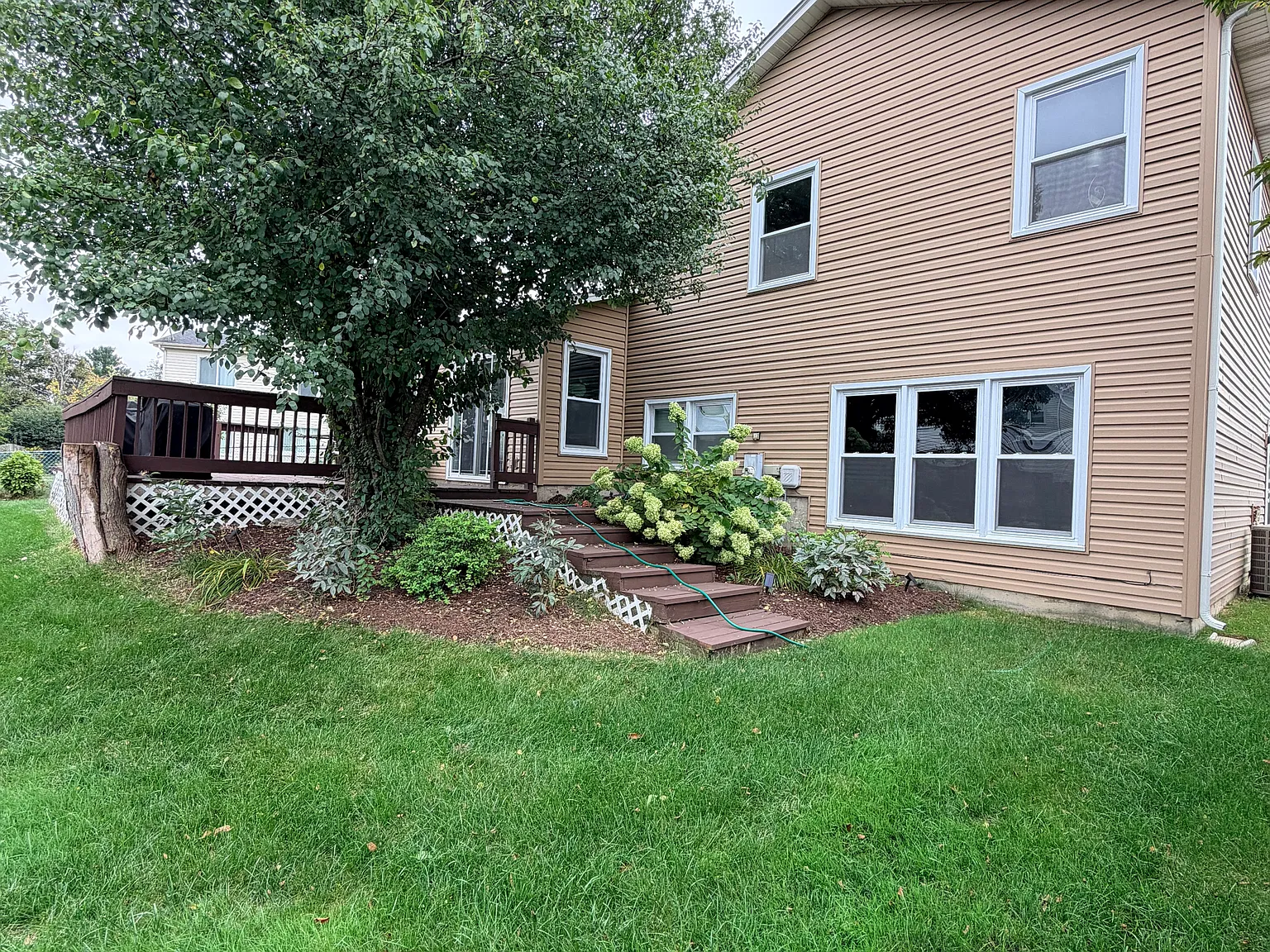 4 bed, 2.5 bath, 2700 sqft, $3,800 — Photo 3