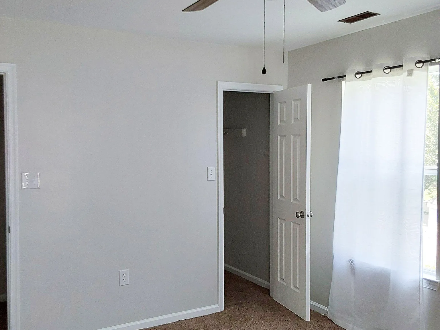 4 bed, 2.0 bath, 2048 sqft, $1,092 — Photo 3