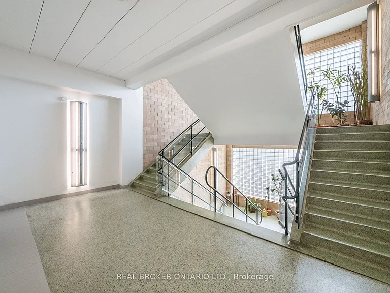 160 Baldwin St #405 — Photo 28