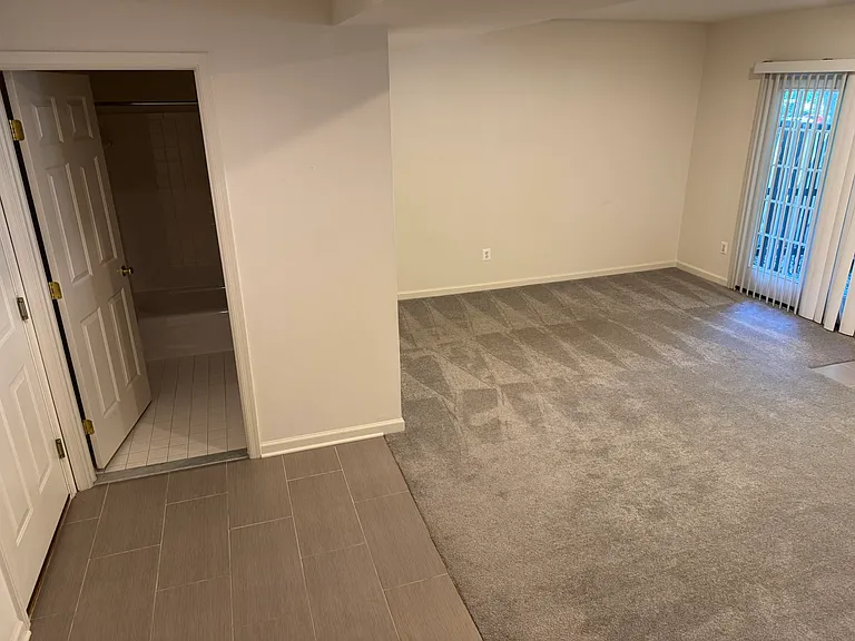 2743 Manhattan Pl — Photo 36