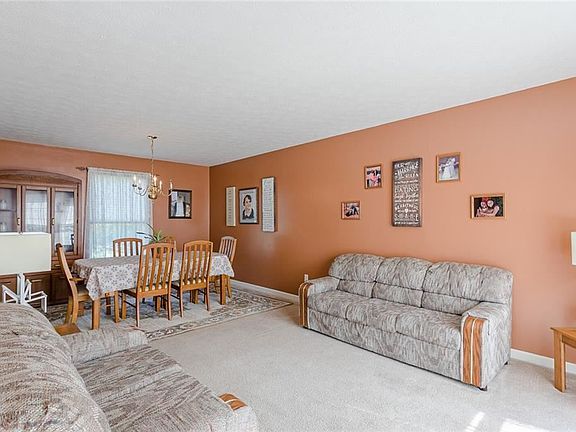 3rd image of 3206 Sunset Dr