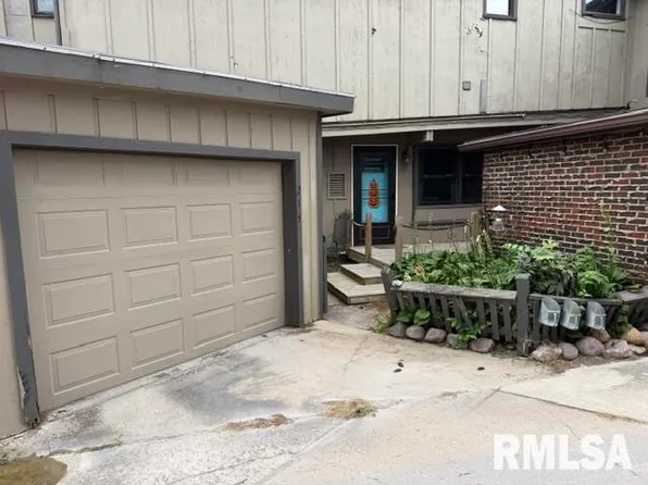 6600 S 6th St #215, Springfield, IL 62703