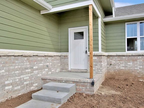 3rd image of 910 E Sandalwood Cir