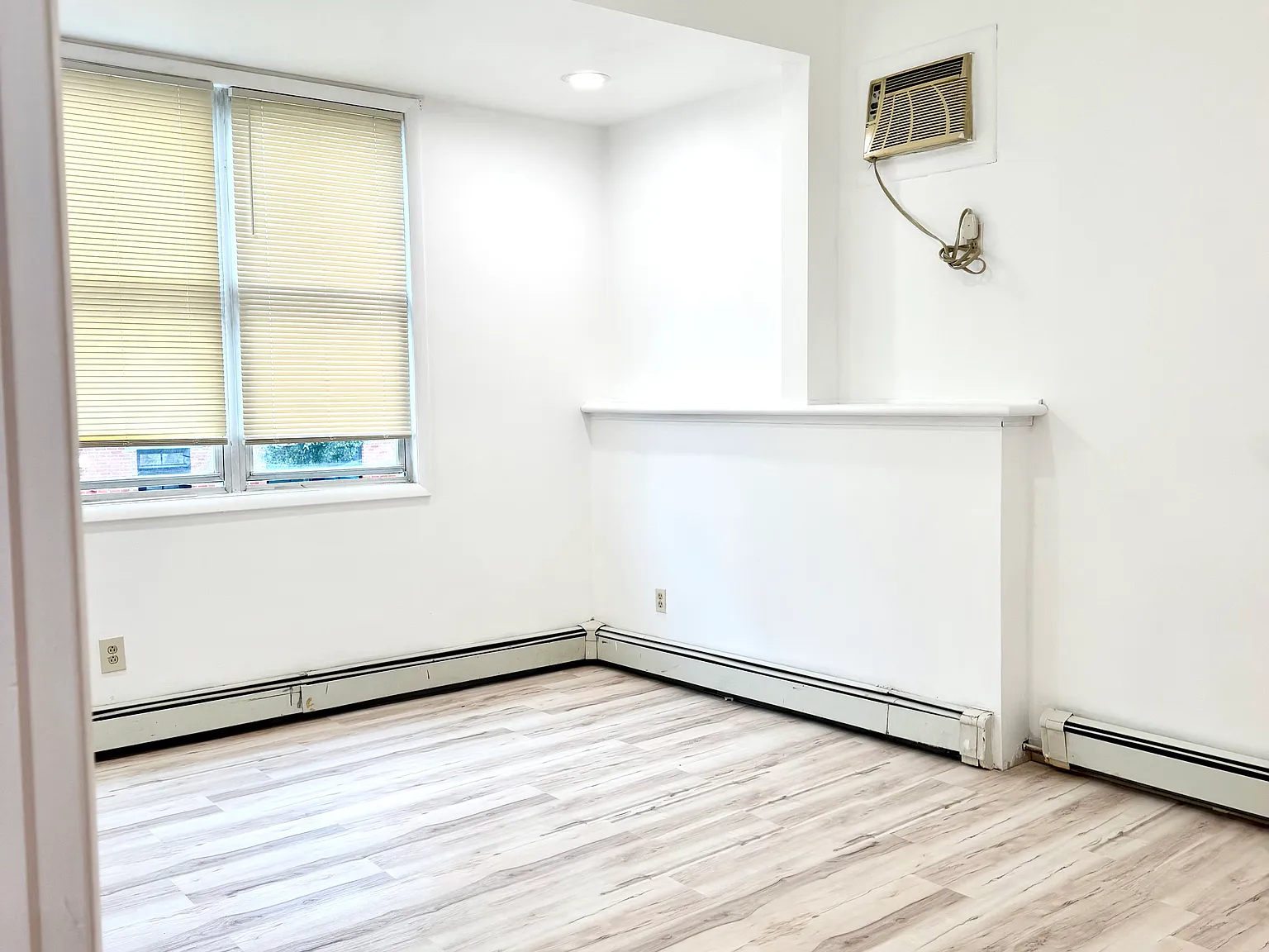 1 bed, 2300 sqft, $1,900 — Photo 2