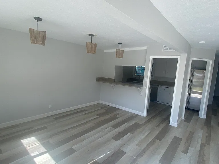 325 S Brookshire Ave — Photo 4