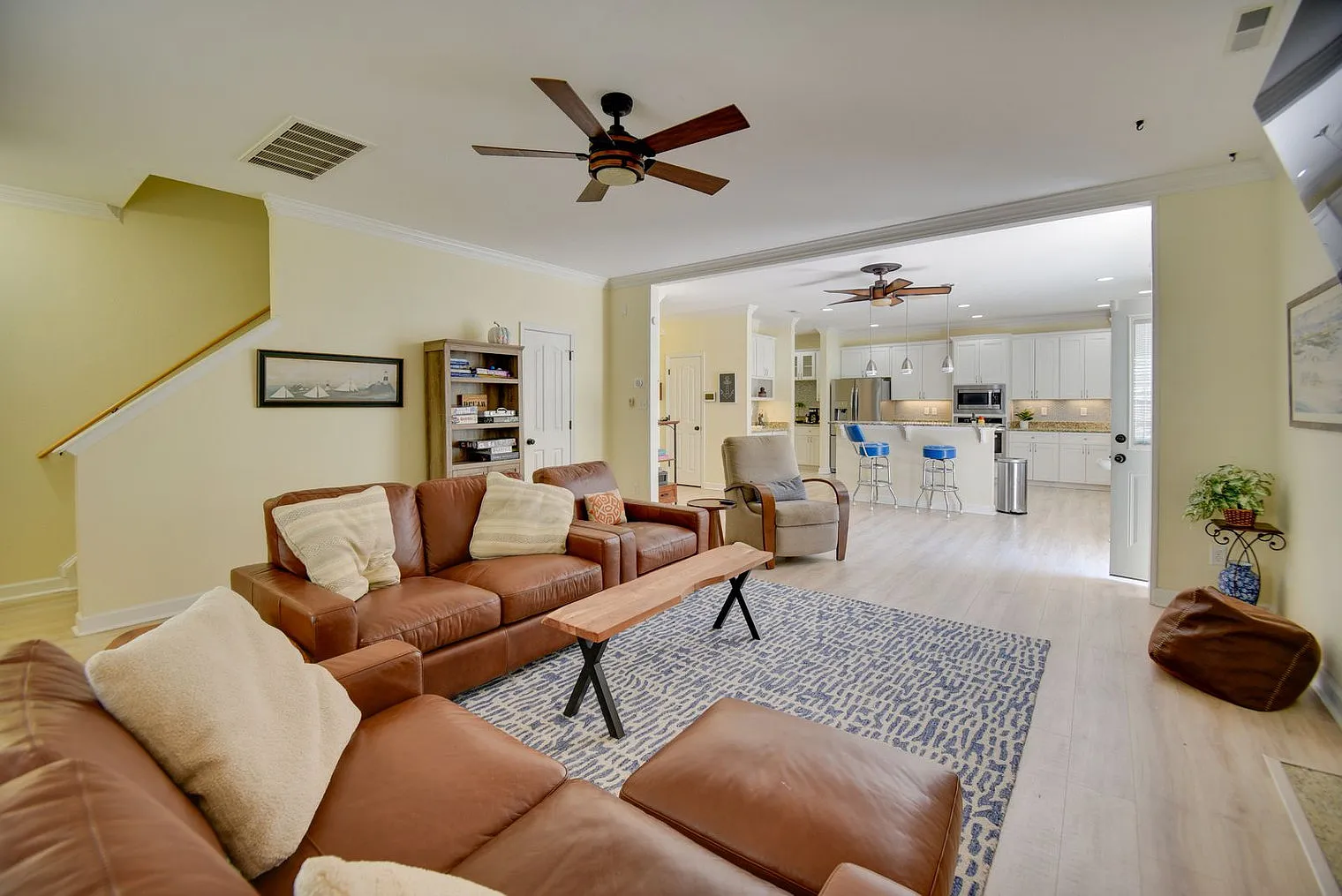 4 bed, 2.0 bath, 2497 sqft, $4,475 — Photo 4