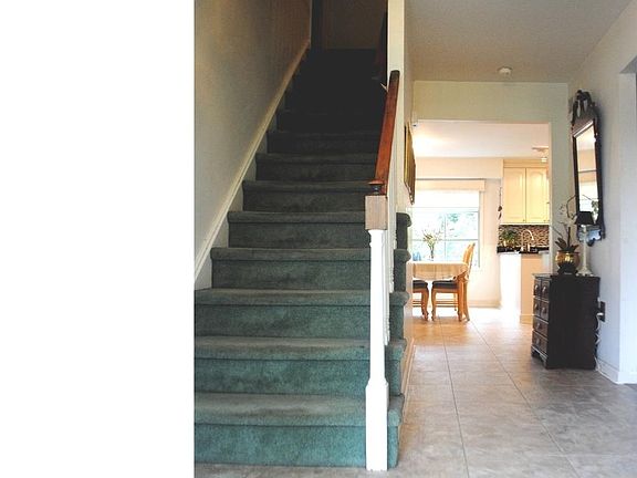 3rd image of 101 E Elizabeth Ln