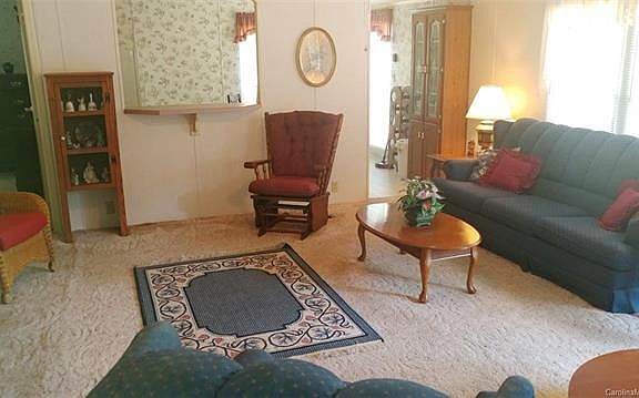 4th image of 320 Pine Lake Dr