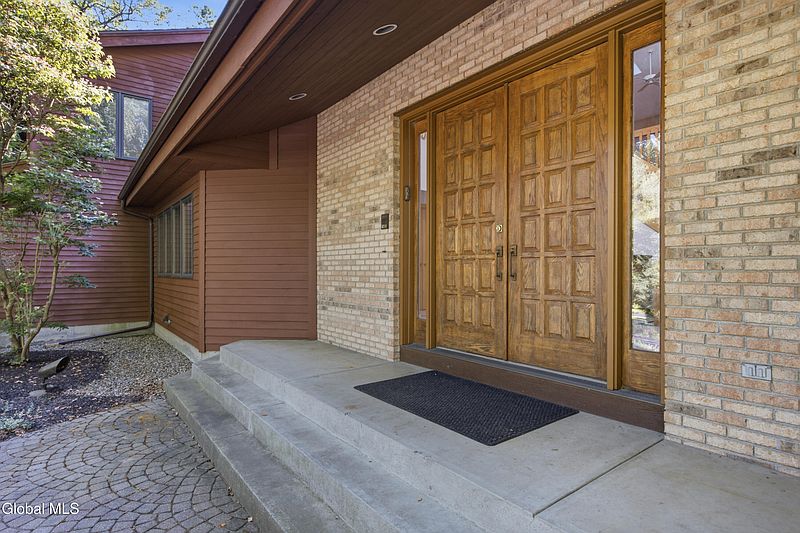 4th image of 37 Covington Court