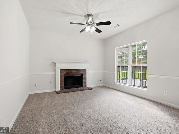3rd image of 435 Churchill Ct
